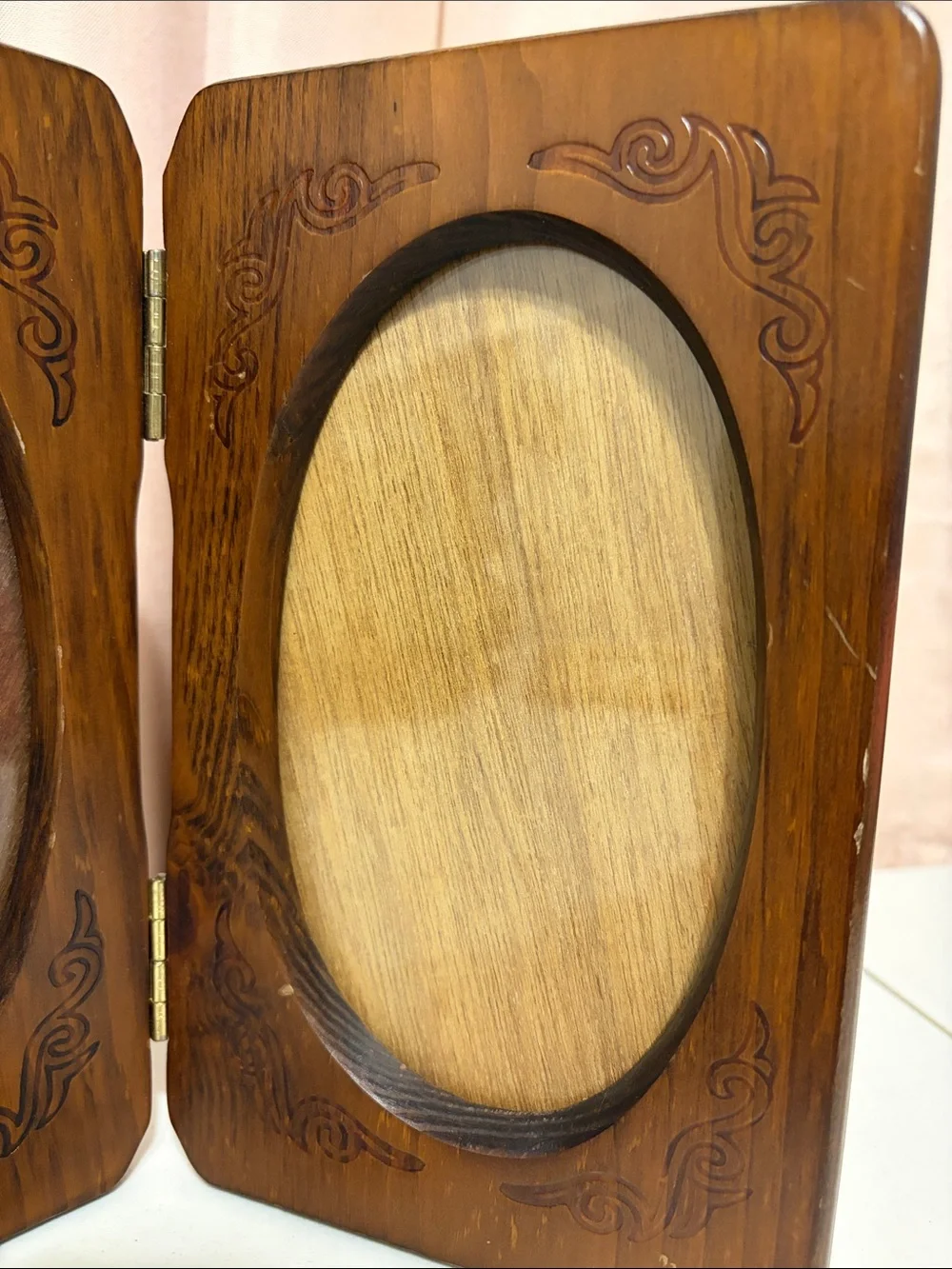Vintage 80’s dark wood bi-fold Oval opening Frame corner scrollwork brass hinges